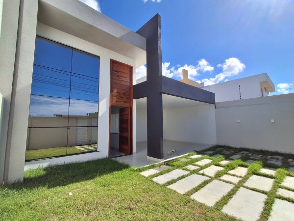 Casa com três quartos á venda na Aruana – Nova