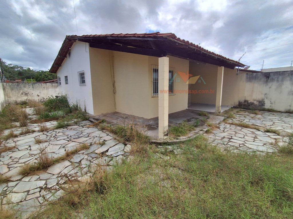 Casa com 3 quartos, á venda na Aruana