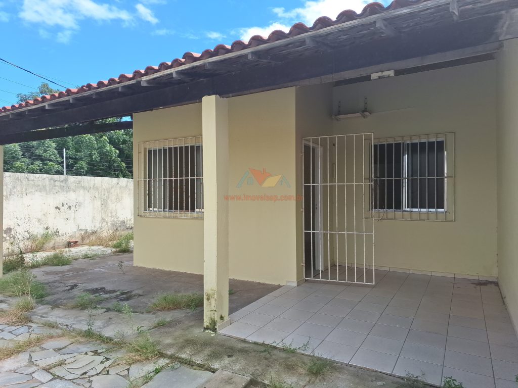 Casa com 3 quartos, á venda na Aruana