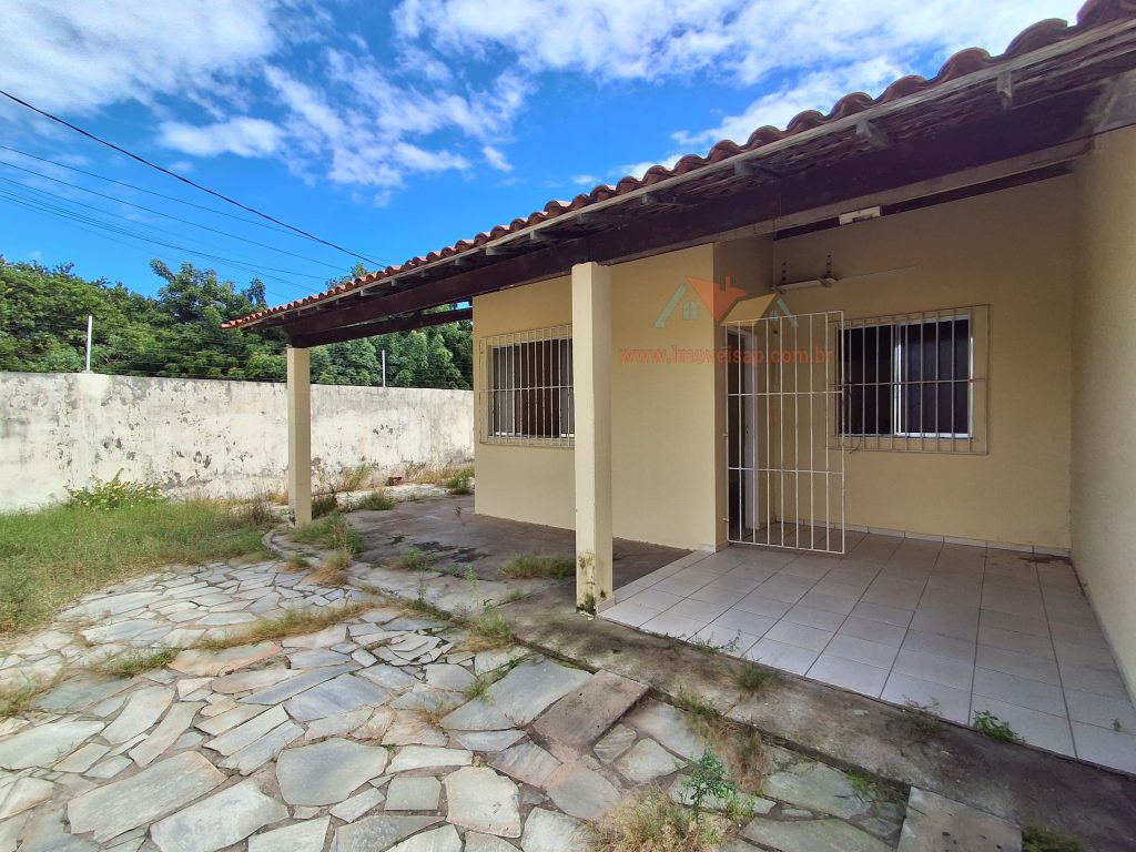 Casa com 3 quartos, á venda na Aruana