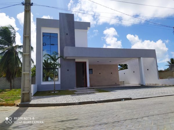 Casa nova no Maluí Residence – Condomínio pé na areia.