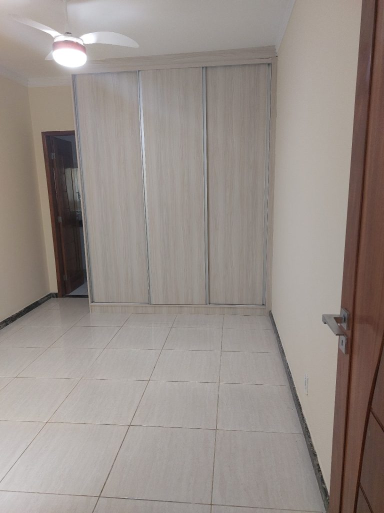 Casa com 3 quartos, á venda na Atalaia.