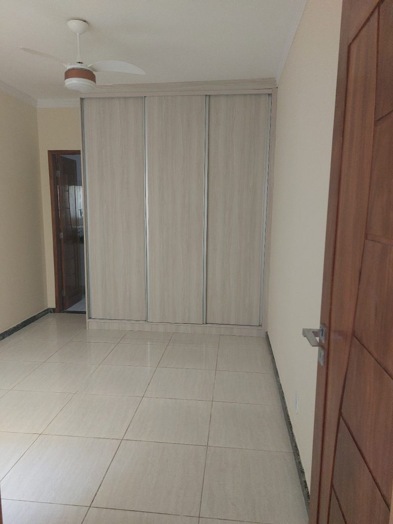 Casa com 3 quartos, á venda na Atalaia.