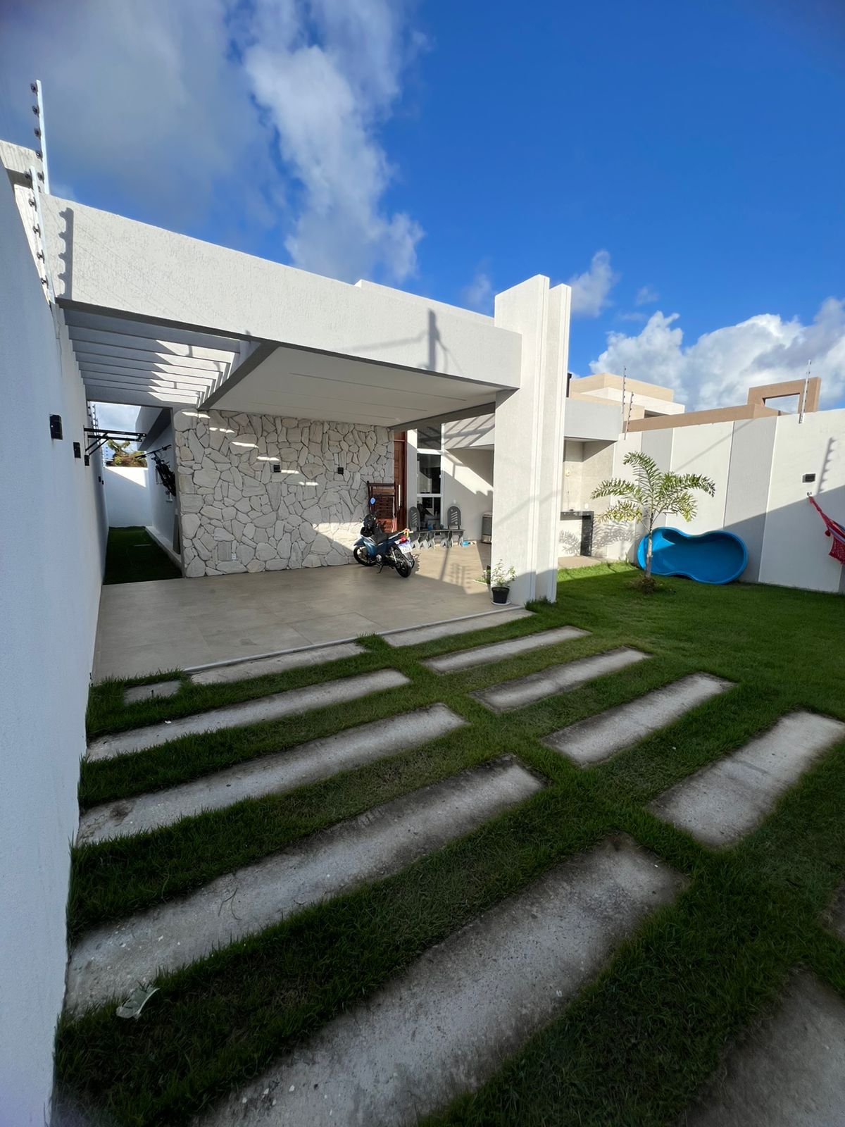 Casa com 3 quartos, à venda na Aruana