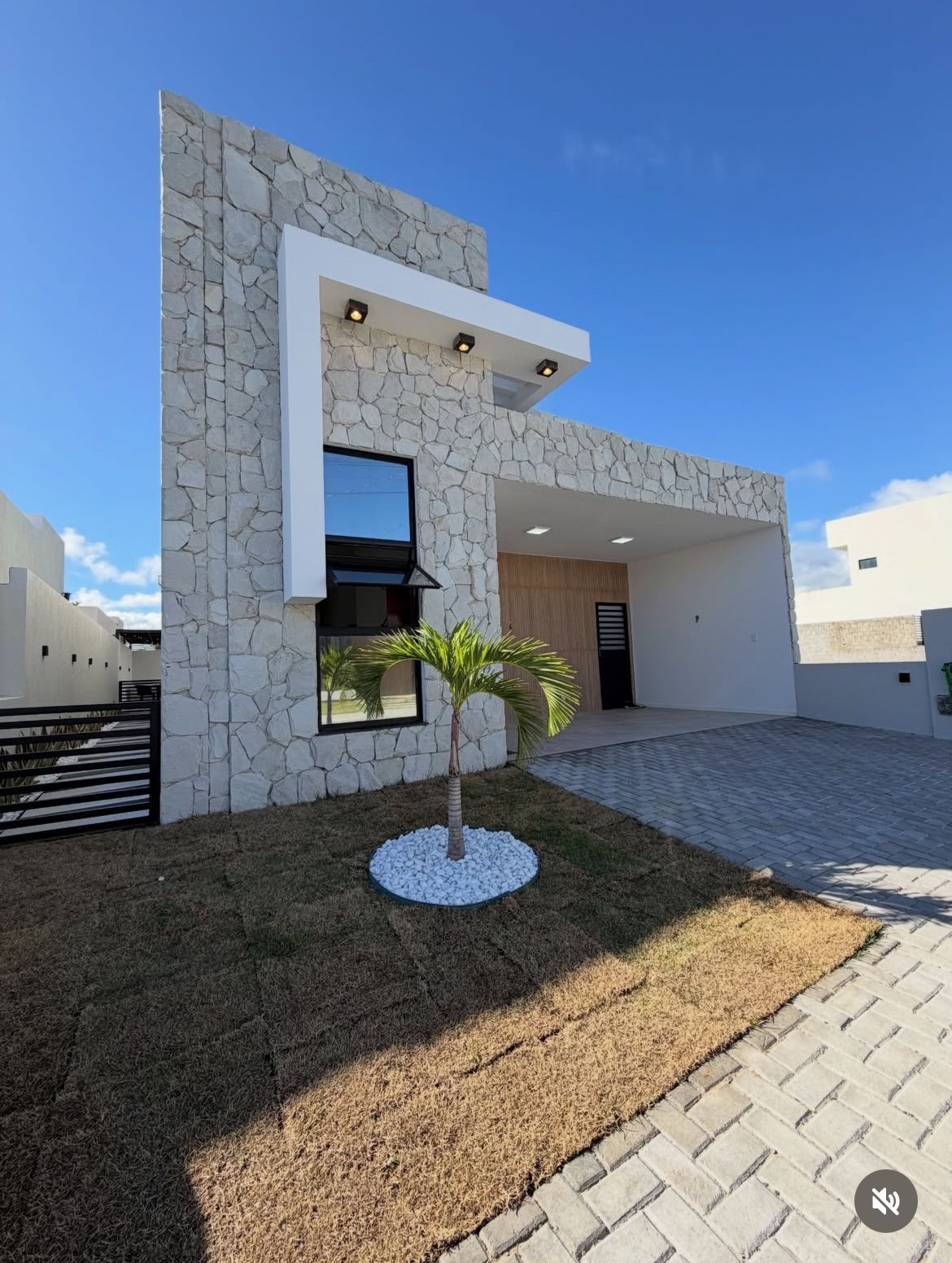 Casa à venda – condomínio pé na areia- na Barra dos Coqueiros