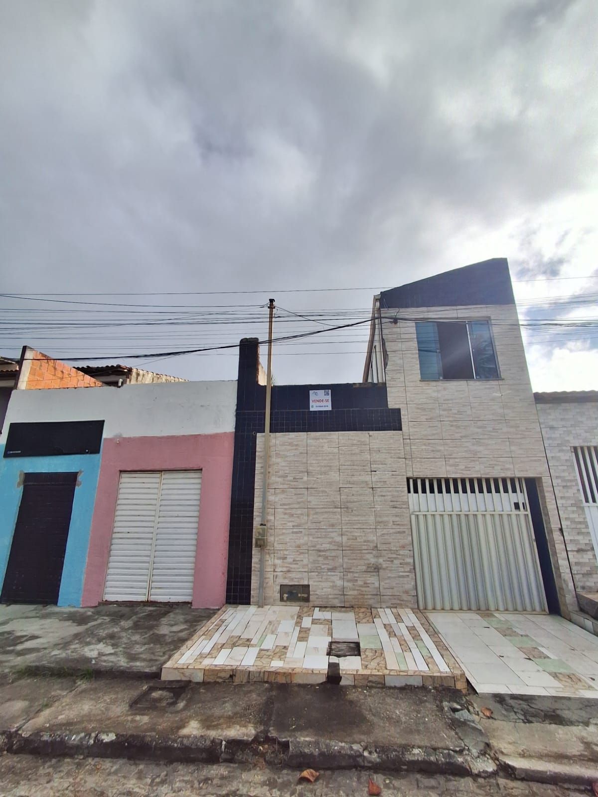 Casa com área de 200m², dois pontos comerciais na Atalaia Nova