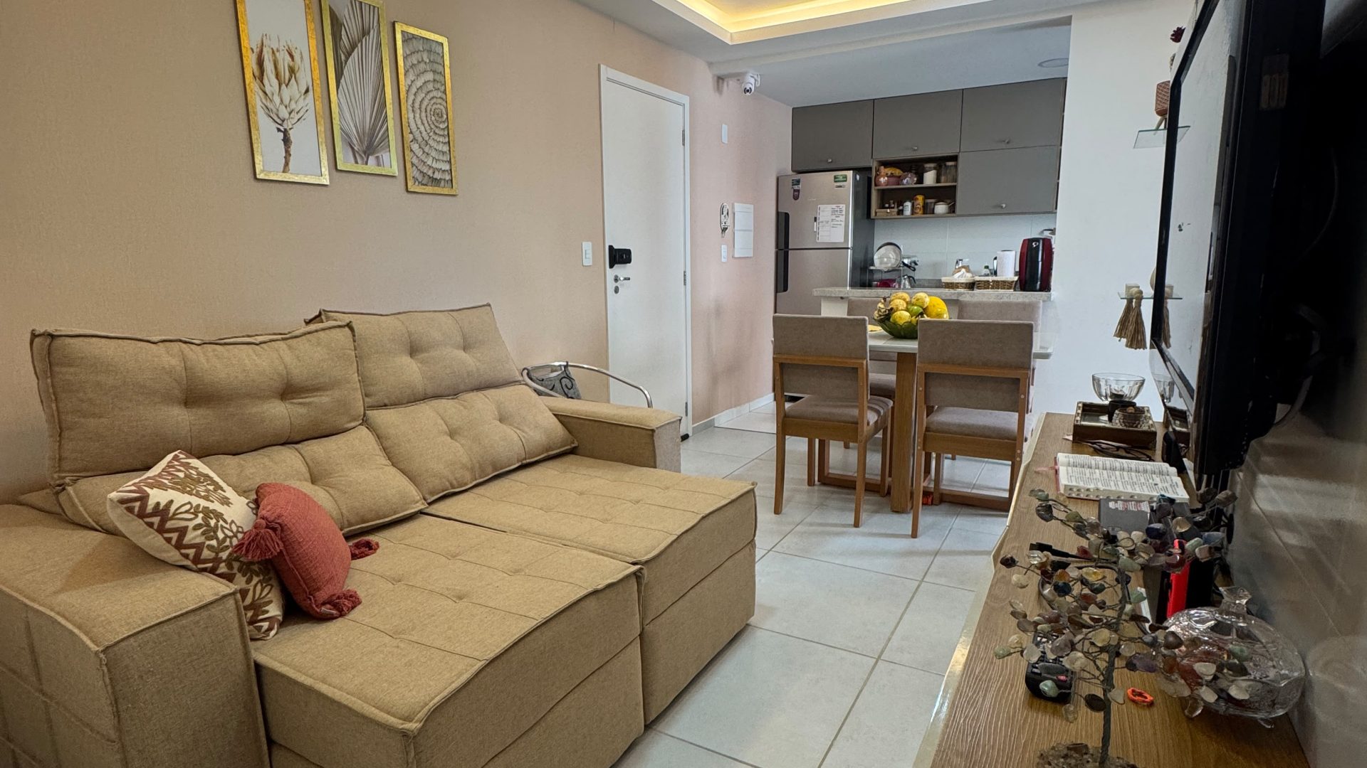 Oportunidade no Condomínio Coral Village – 58m², 2 qurtos, reformado.