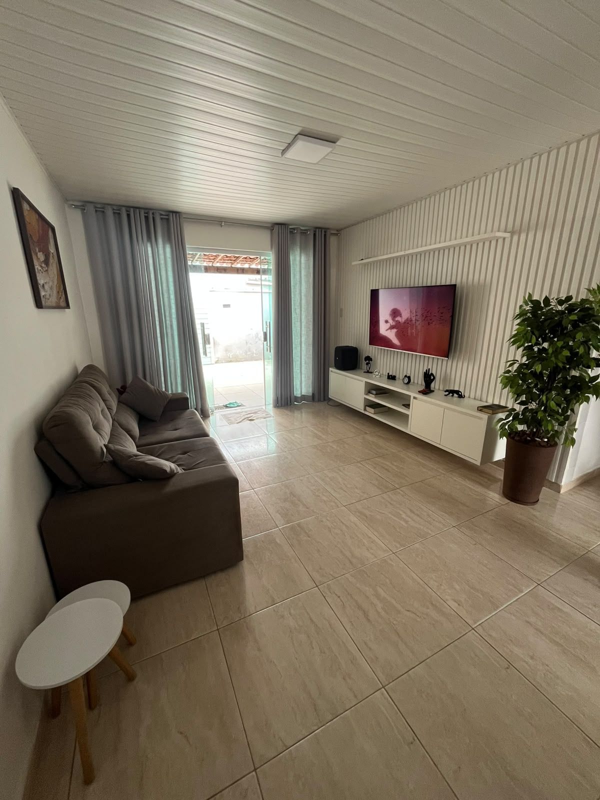 Casa reformada na Aruana com 3 quartos, piscina e área gourmet – 190m²
